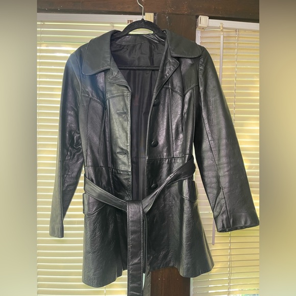 Vintage leather jacket with tie - Picture 1 of 8